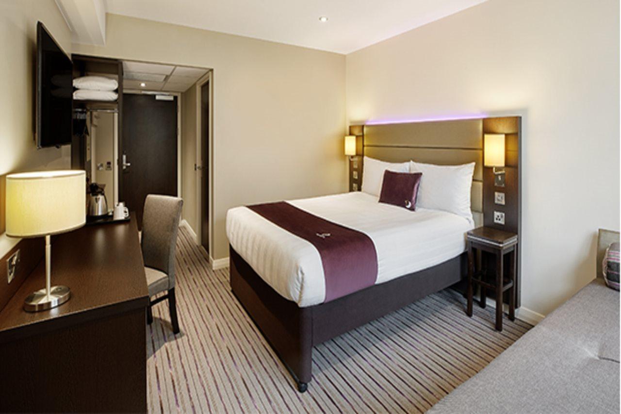 Premier Inn Wirral - Heswall Zewnętrze zdjęcie