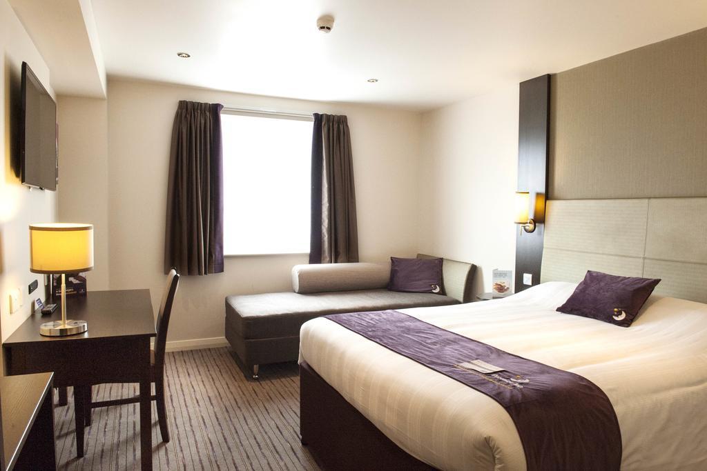 Premier Inn Wirral - Heswall Zewnętrze zdjęcie