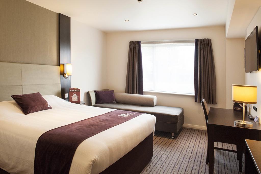Premier Inn Wirral - Heswall Zewnętrze zdjęcie